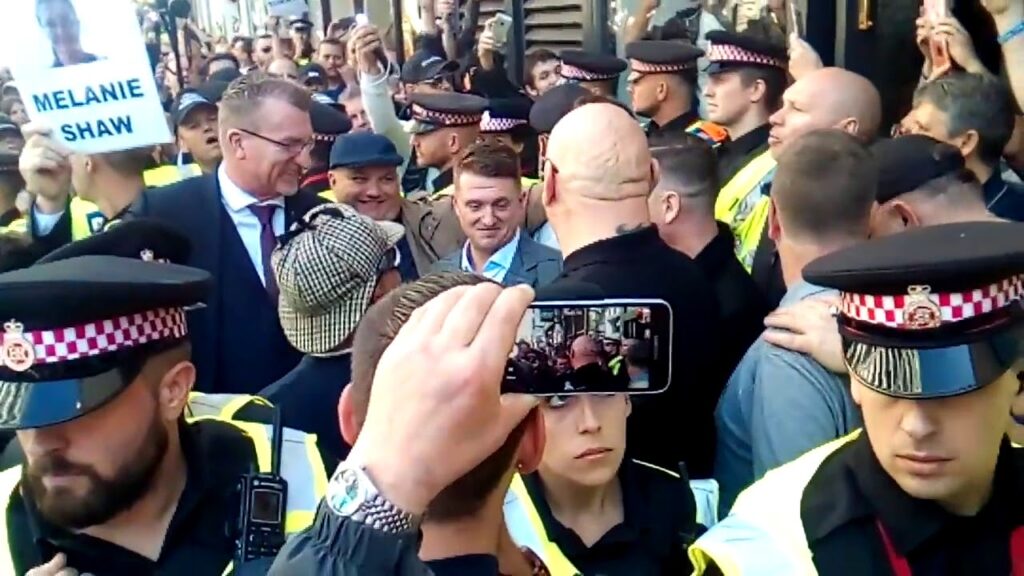 Tommy Robinson mobbed by patriots as he leaves The Old Bailey Court